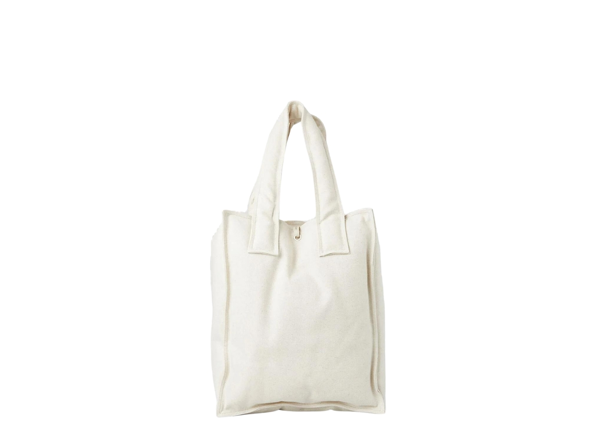 https://d2cva83hdk3bwc.cloudfront.net/jacquemus-le-cuscinu-tote-bag-white-3.jpg