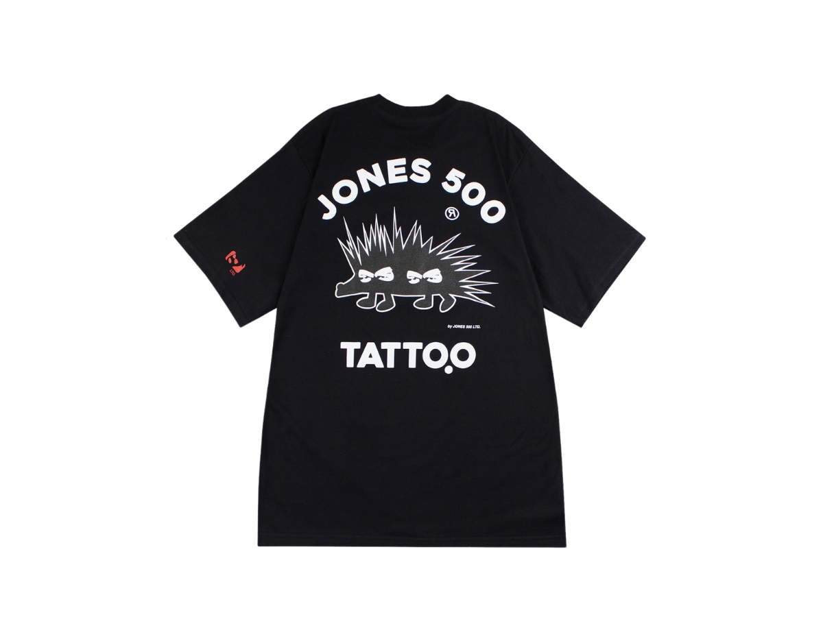 https://d2cva83hdk3bwc.cloudfront.net/jones-500-037-2024---jones-500-tato-o---black---t-shirt-2.jpg