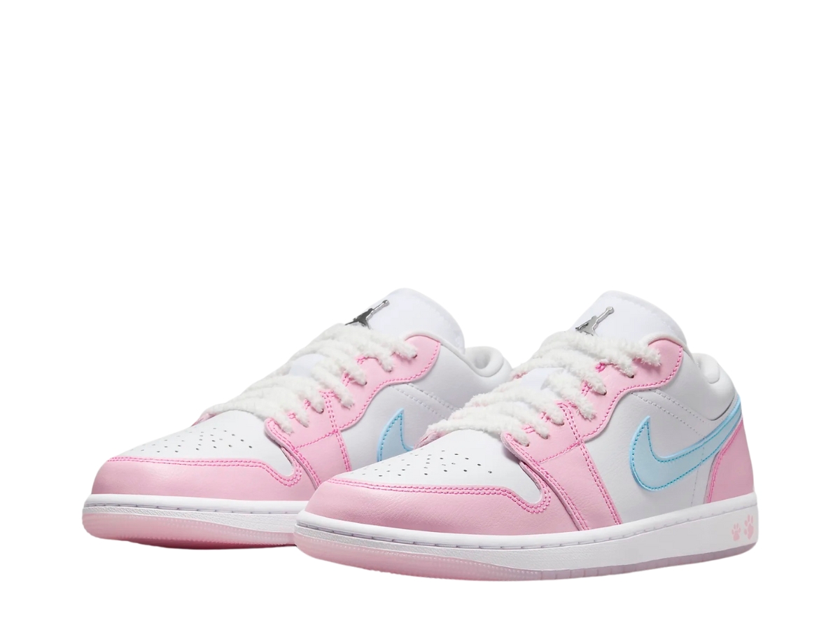 https://d2cva83hdk3bwc.cloudfront.net/jordan-1-low-se-paw-print-pink-foam-w-4.jpg