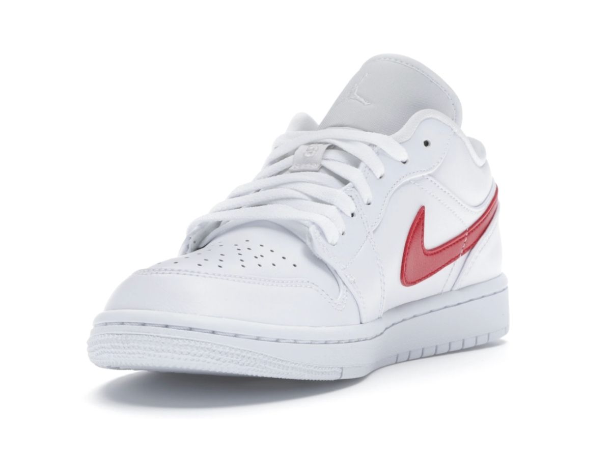 https://d2cva83hdk3bwc.cloudfront.net/jordan-1-low-white-university-red--w--3.jpg
