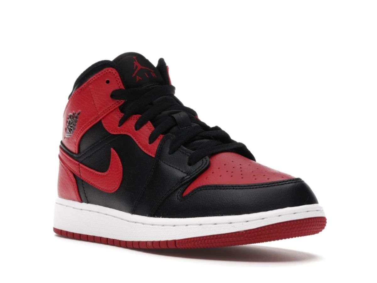 https://d2cva83hdk3bwc.cloudfront.net/jordan-1-mid-banned-2020--gs--3.jpg
