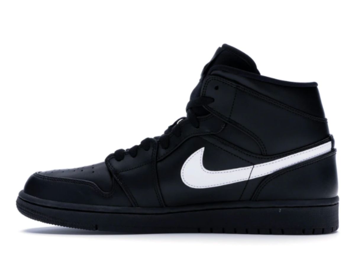 https://d2cva83hdk3bwc.cloudfront.net/jordan-1-mid-black-white--2018--2.jpg