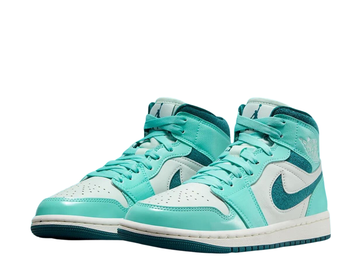 https://d2cva83hdk3bwc.cloudfront.net/jordan-1-mid-chenille-bleached-turquoise--w--3.jpg