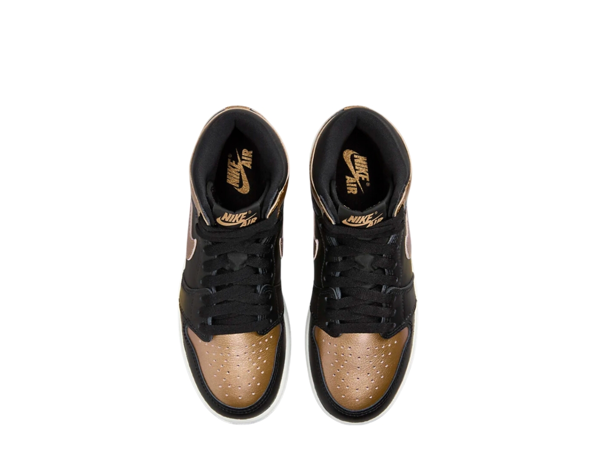 https://d2cva83hdk3bwc.cloudfront.net/jordan-1-retro-high-og-black-metallic-gold-gs-4.jpg