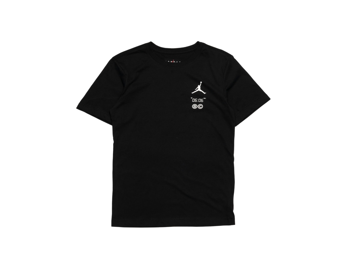 https://d2cva83hdk3bwc.cloudfront.net/jordan-dri-fit-sport-graphic-t-shirt-black-2.jpg