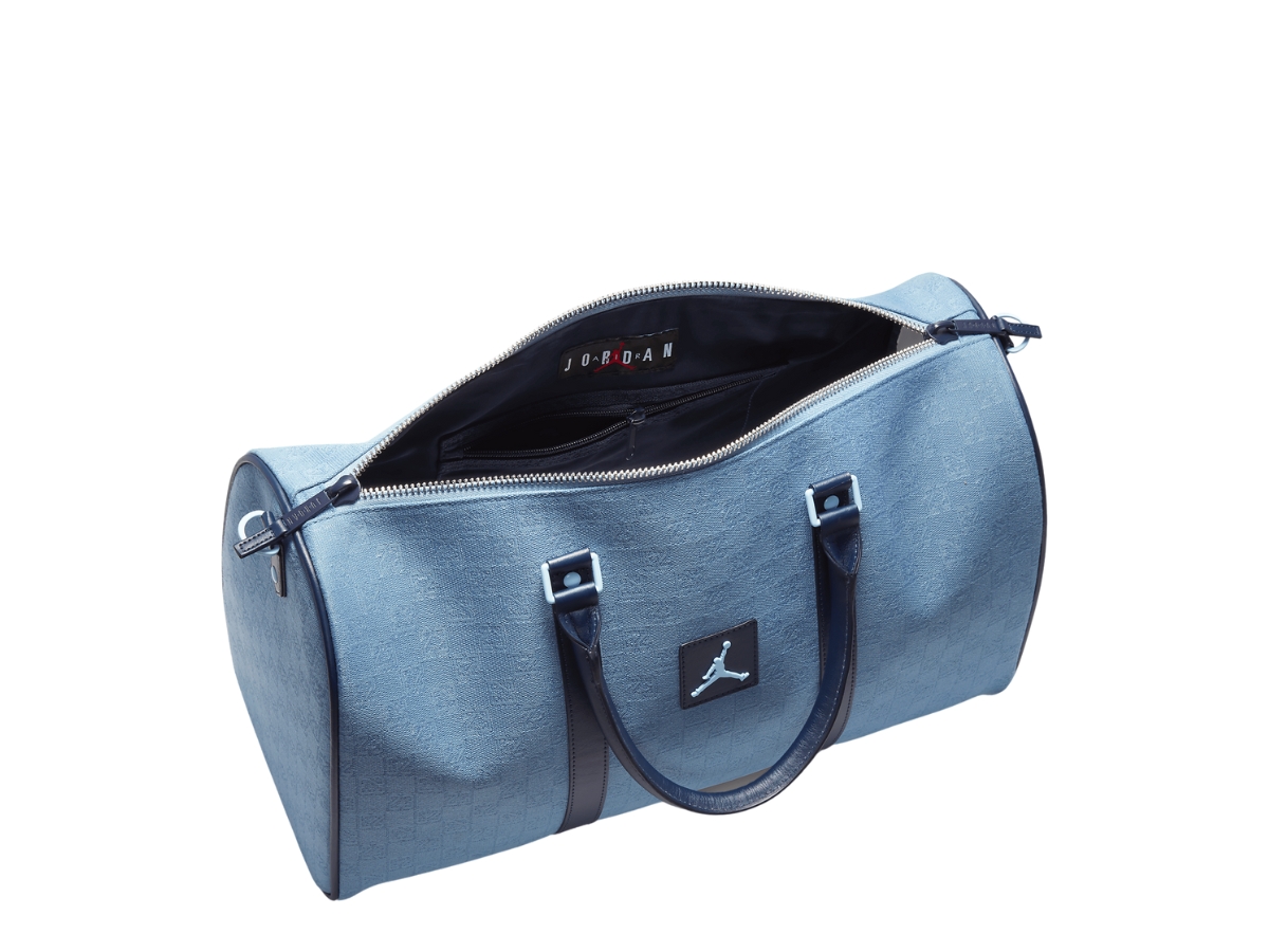 SASOM | กระเป๋า Jordan Monogram Duffle Bag Chambray เช็คราคาล่าสุด