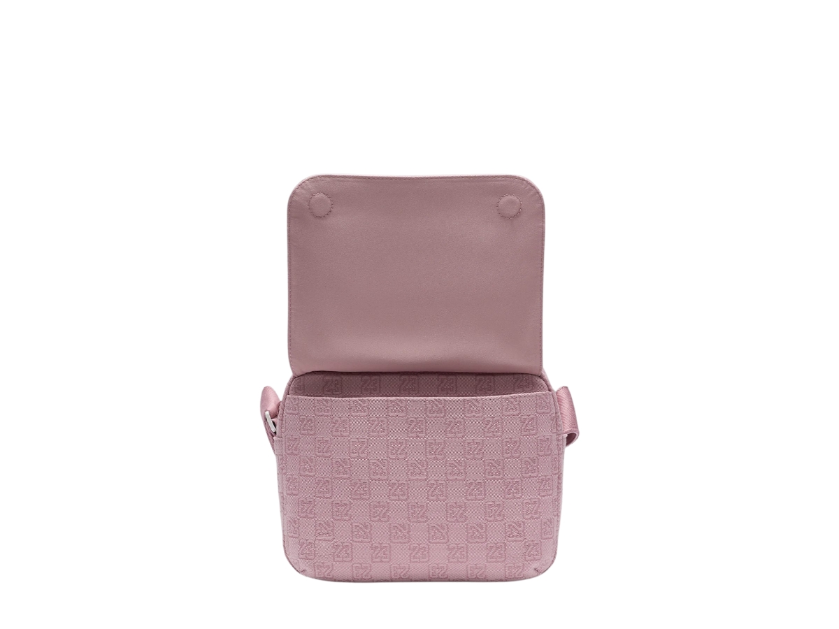 https://d2cva83hdk3bwc.cloudfront.net/jordan-monogram-mini-messenger-bag-pink-glaze-3-6l-3.jpg
