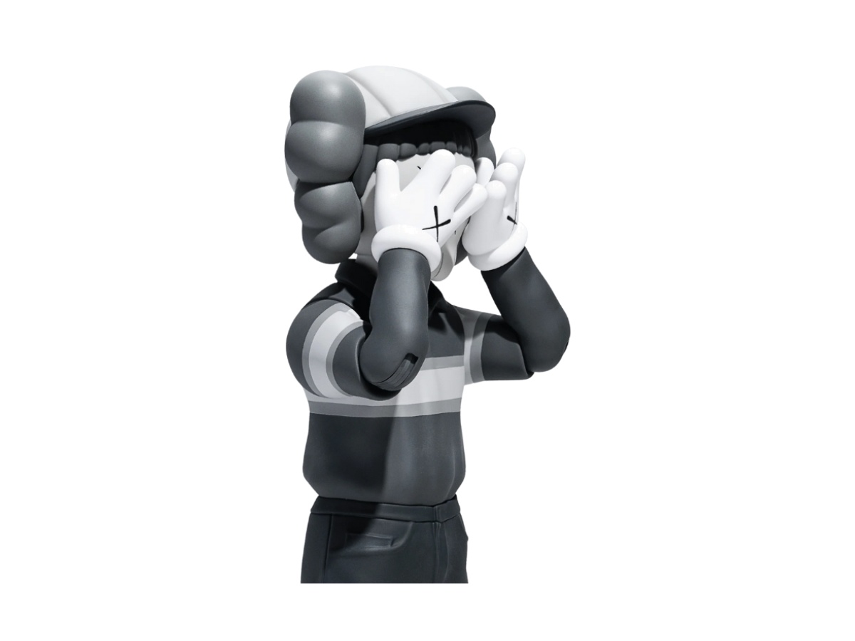 https://d2cva83hdk3bwc.cloudfront.net/kaws-fgckcsfm-kaws-chul-su-figure-monotone-4.jpg