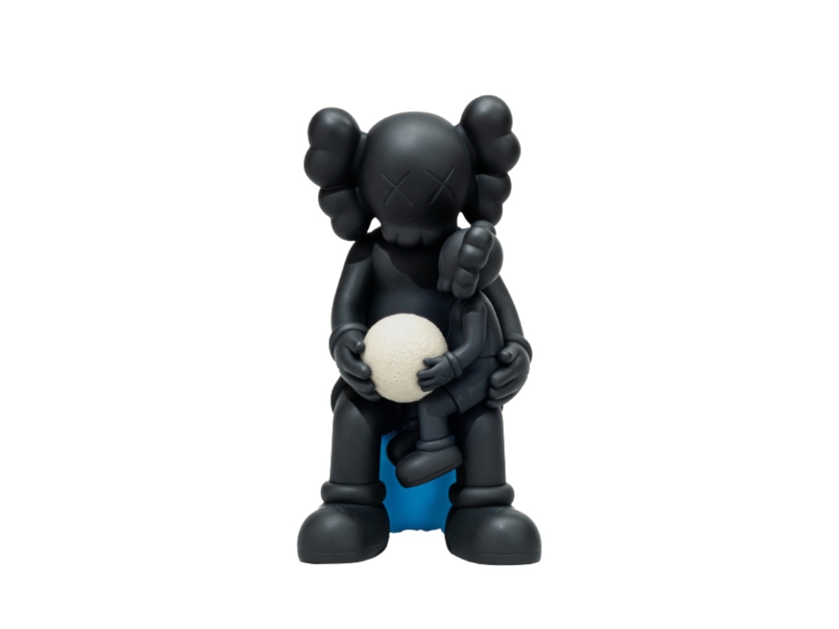 https://d2cva83hdk3bwc.cloudfront.net/kaws-fgckhtimasb1-kaws-holiday-thailand-i-made-a-series-black-1.jpg