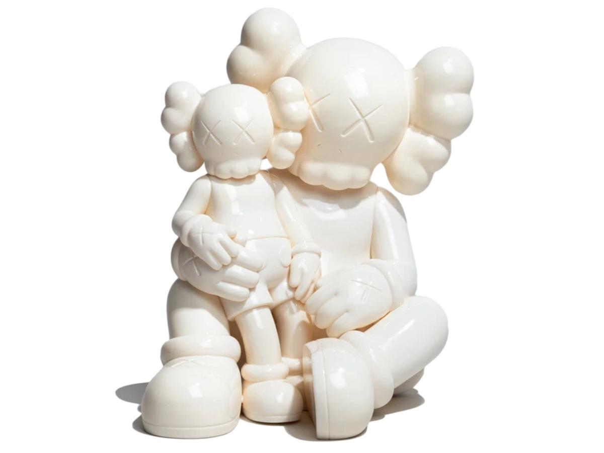 https://d2cva83hdk3bwc.cloudfront.net/kaws-holiday-changbai-mountain-vinyl-figure-snowy-white-1.jpg