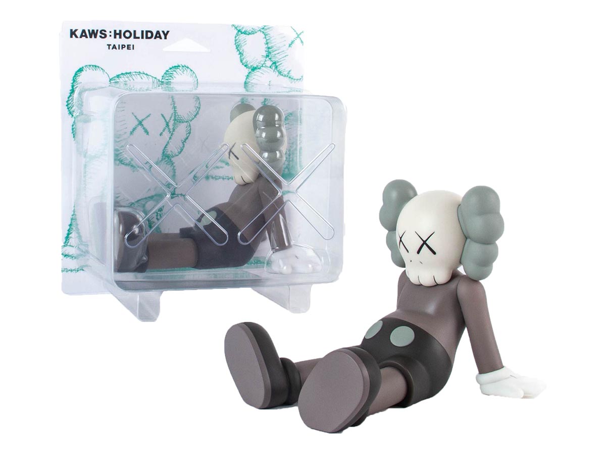 https://d2cva83hdk3bwc.cloudfront.net/kaws-holiday-limited-7-vinyl-figure-brown-1.jpg