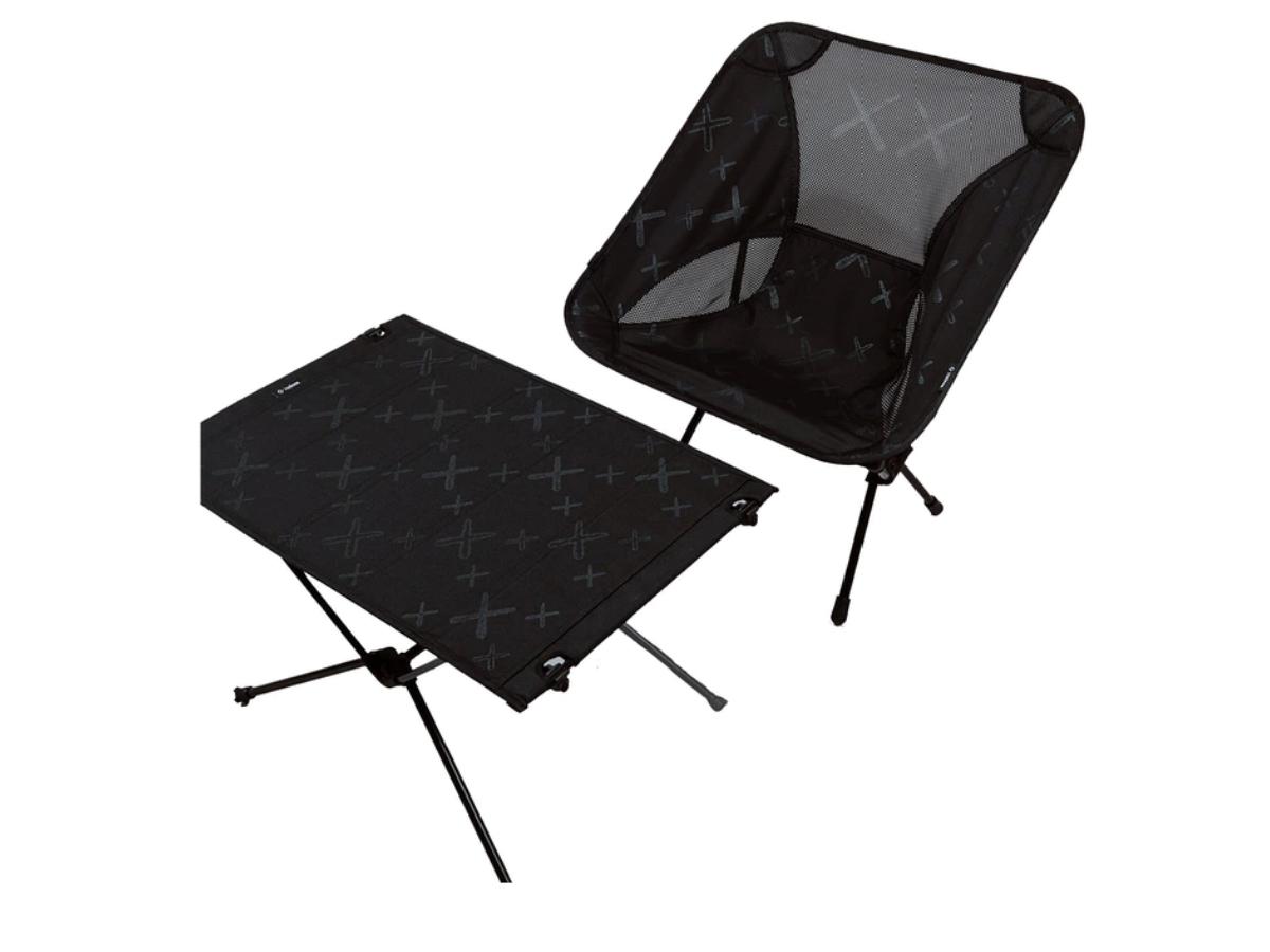 SASOM เครื่องประดับ Kaws Holiday Singapore Camping Set เช็คราคาล่าสุด