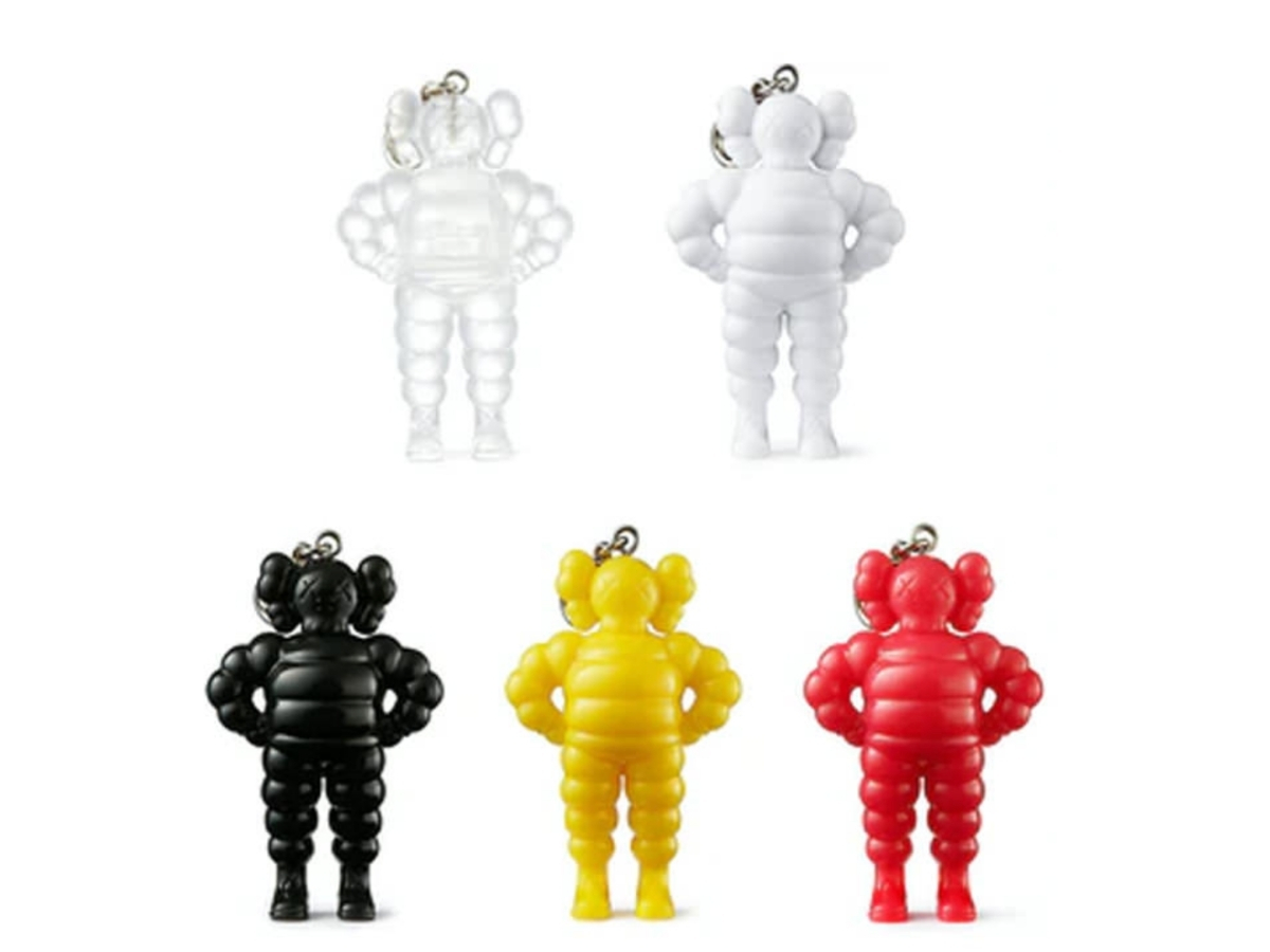 ช้อป Kaws Tokyo First Chum Keychain Set of 5ของแท้ที่ SASOM