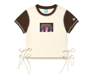 Tシャツ・カットソー KIRSH Bouquet Girl Graphic T-Shirt Ivory BOUQUET GIRL GRAPHIC T-SHIRT [CHARCOAL] - KIRSH | 60
