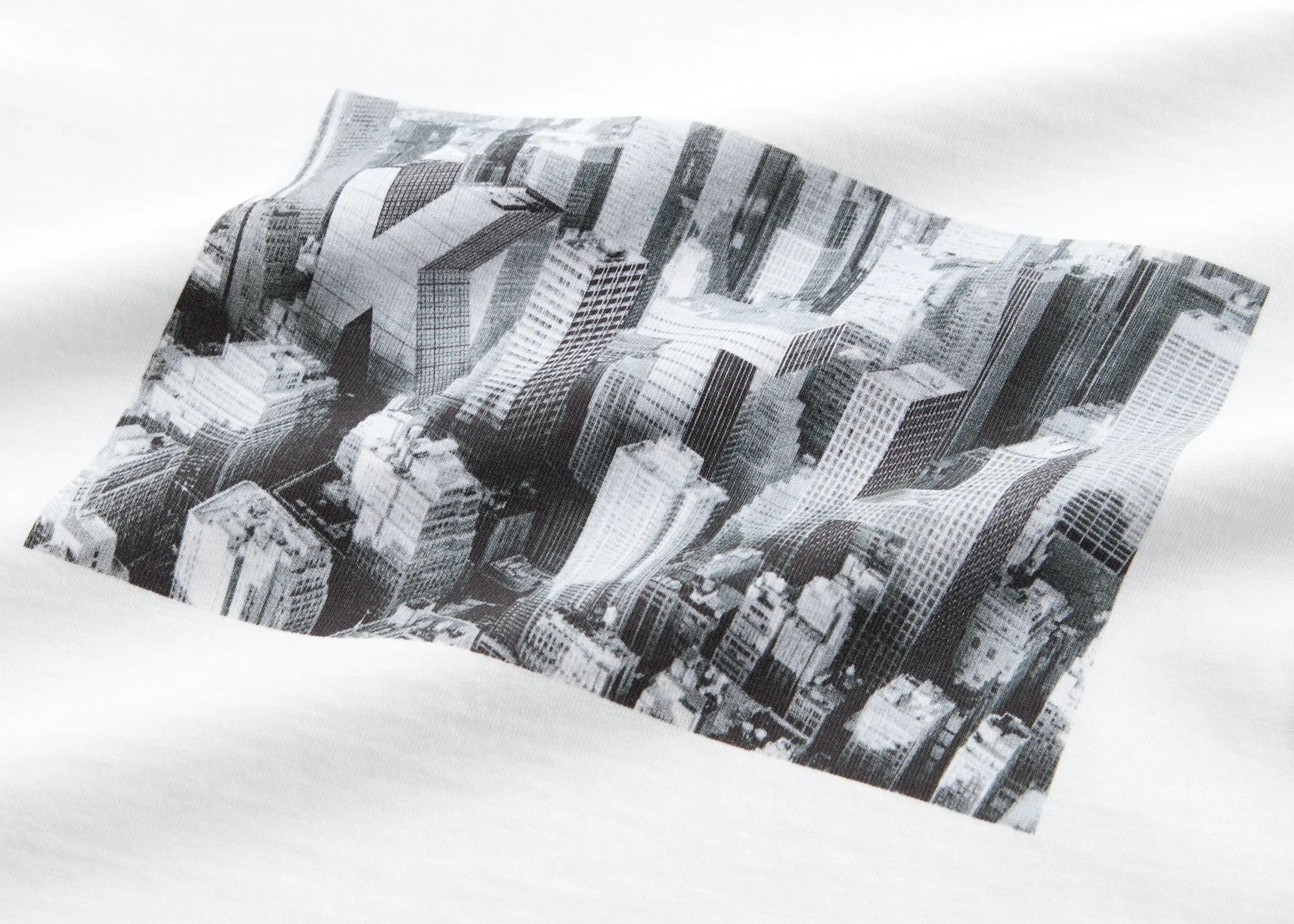 https://d2cva83hdk3bwc.cloudfront.net/kith-hq-tee-white-2.jpg