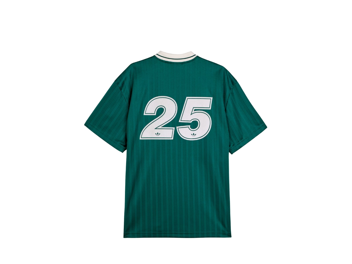 https://d2cva83hdk3bwc.cloudfront.net/kw6284-adidas-x-oasis-tour-jacquard-jersey-collegiate-green-cream-white-2.jpg