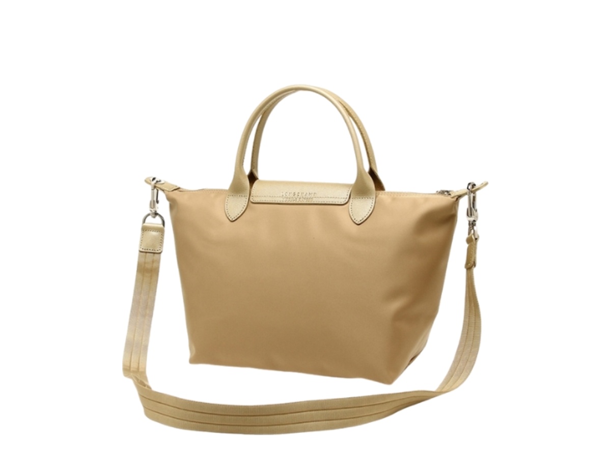 https://d2cva83hdk3bwc.cloudfront.net/l1512578124-longchamp-le-pliage-handbag-gold-2.jpg
