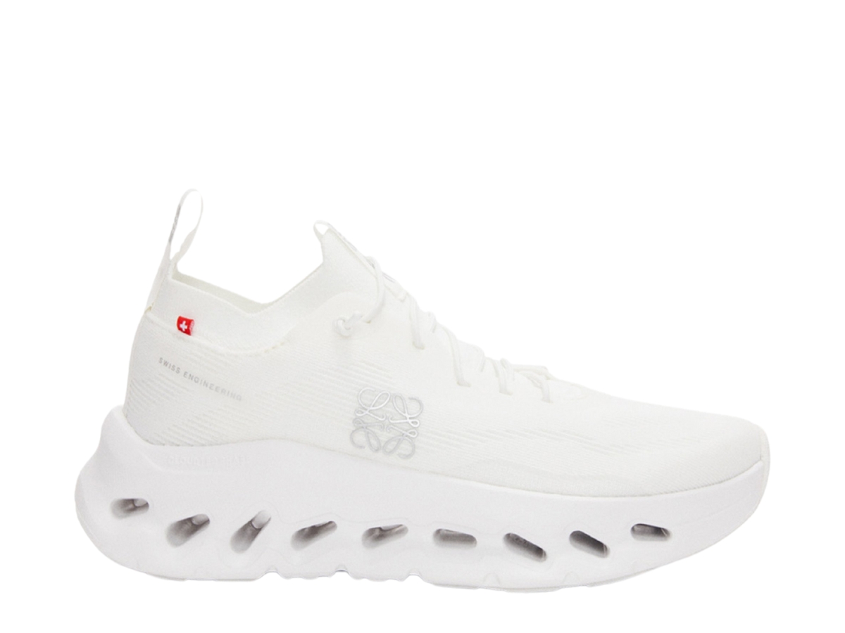 https://d2cva83hdk3bwc.cloudfront.net/l929282x15-3089-loewe-x-on-running-cloudtilt-all-white-women-s-1.jpg