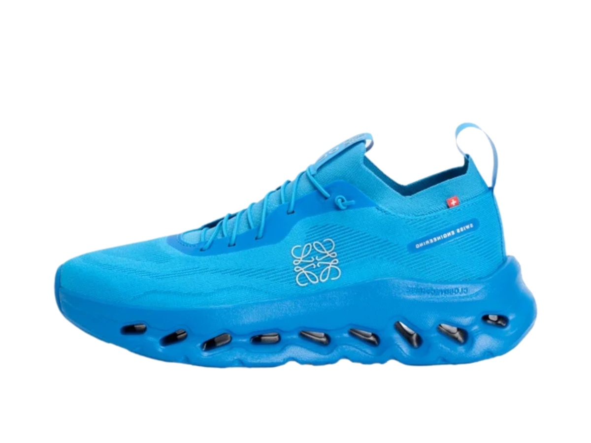 https://d2cva83hdk3bwc.cloudfront.net/l929282x15-loewe-cloudtilt-sneaker-electric-blue-women-s-2.jpg