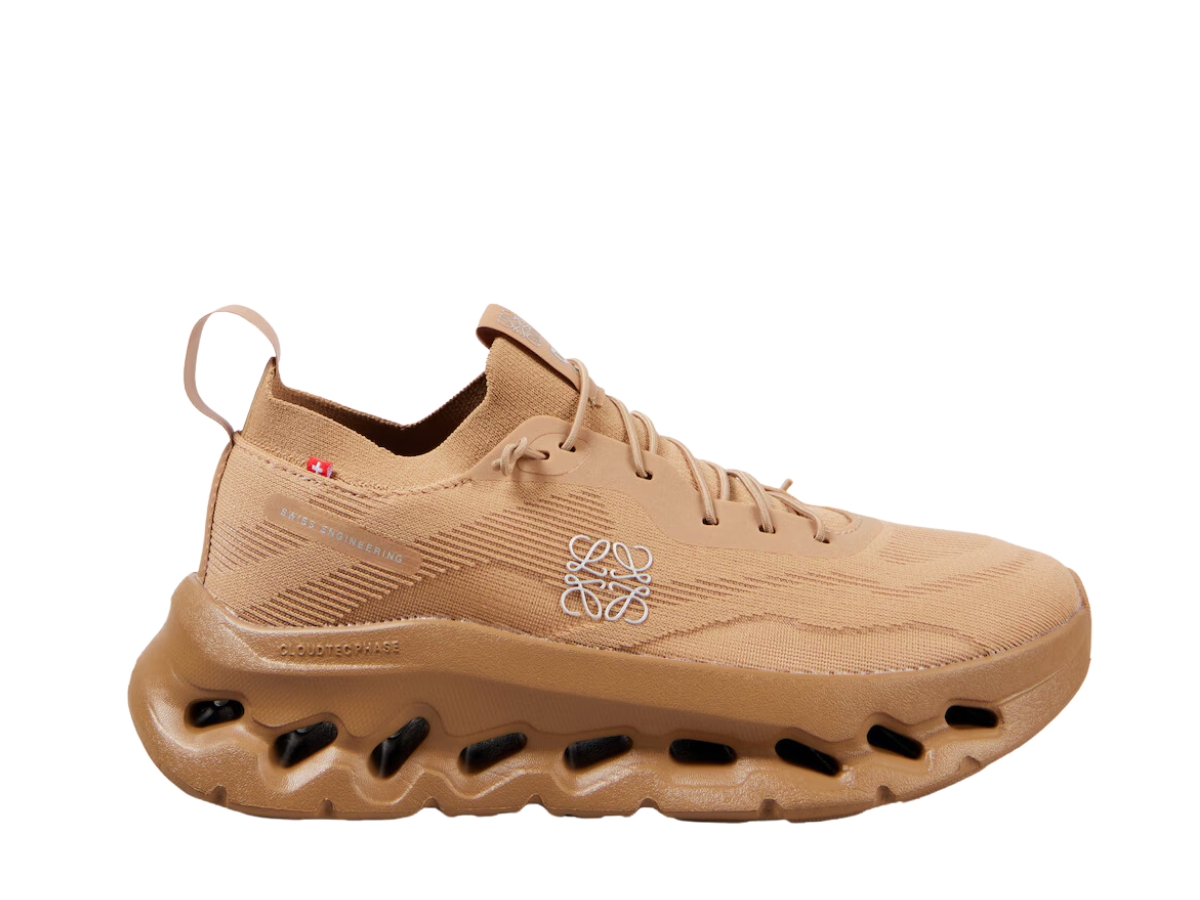 https://d2cva83hdk3bwc.cloudfront.net/l929282x31-loewe-x-on-running-cloudtilt-dark-sand-women-s-1.jpg