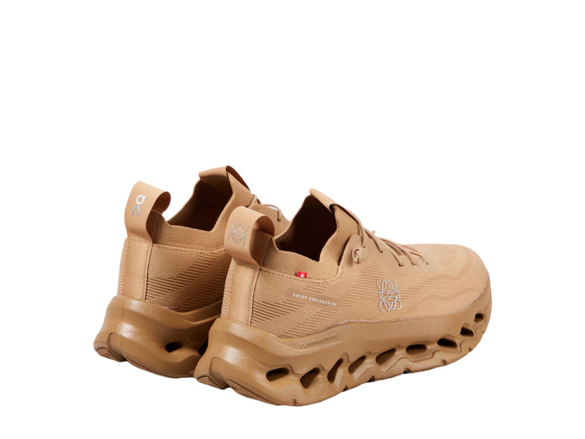 https://d2cva83hdk3bwc.cloudfront.net/l929282x31-loewe-x-on-running-cloudtilt-dark-sand-women-s-3.jpg
