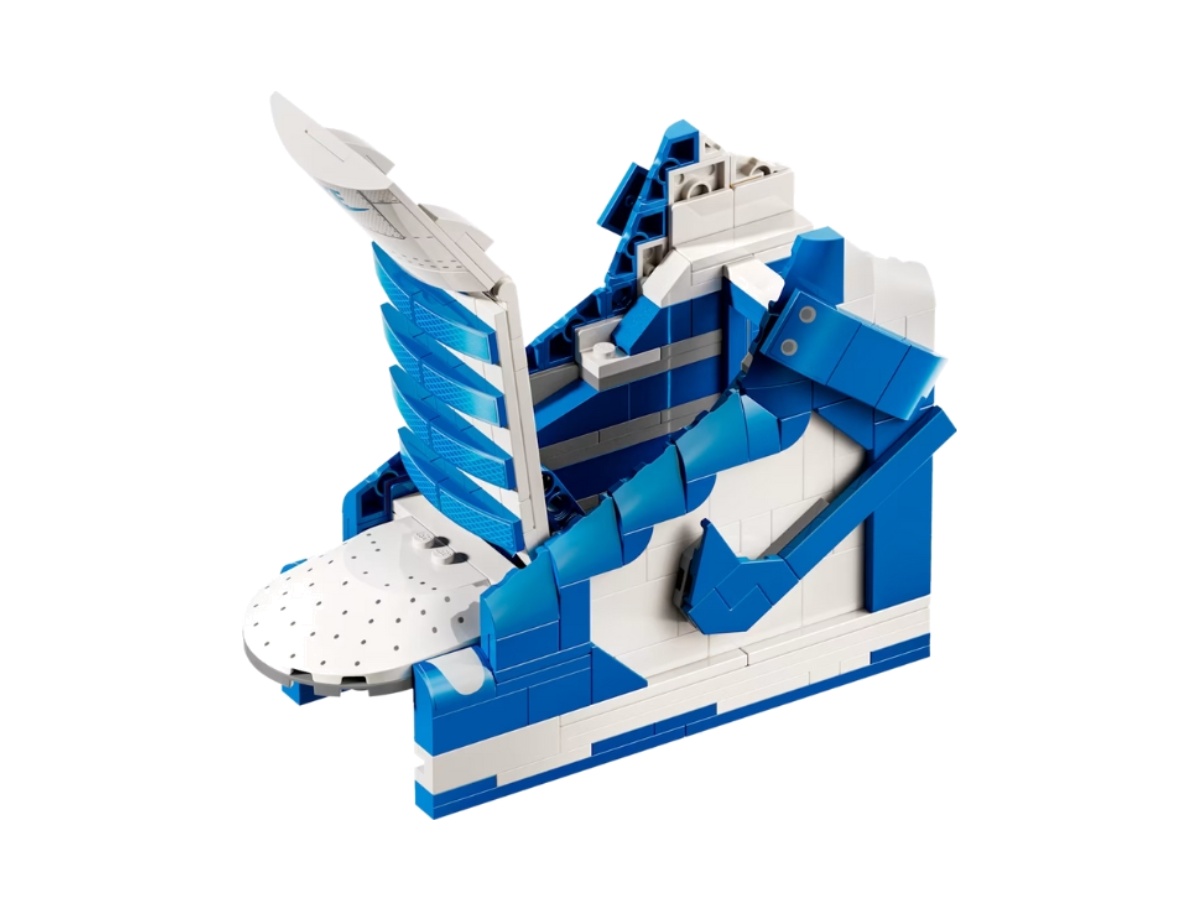 https://d2cva83hdk3bwc.cloudfront.net/le1000-471-nike-dunk-x-lego-dunk-x-lego-sneaker-building-block-set-with-special-edition-minifigure-2.jpg