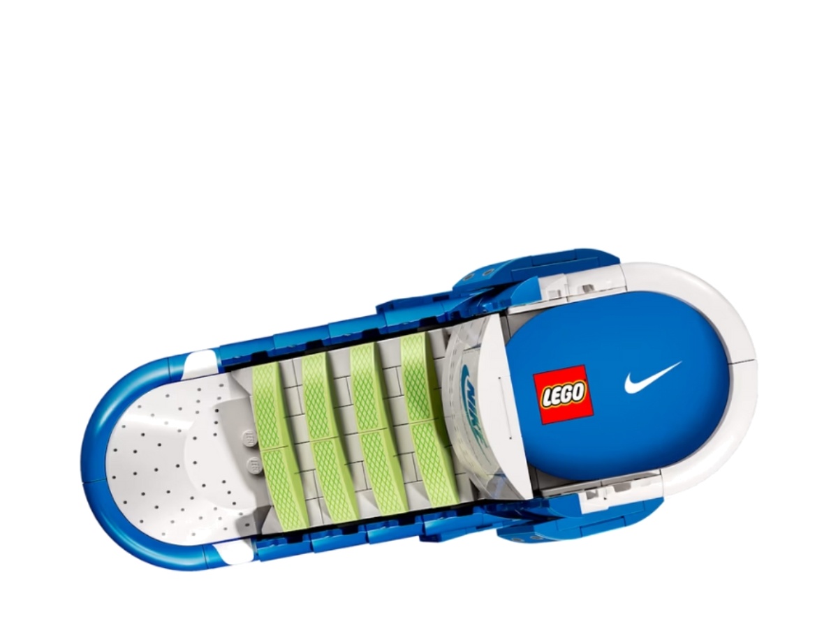 https://d2cva83hdk3bwc.cloudfront.net/le1000-471-nike-dunk-x-lego-dunk-x-lego-sneaker-building-block-set-with-special-edition-minifigure-3.jpg