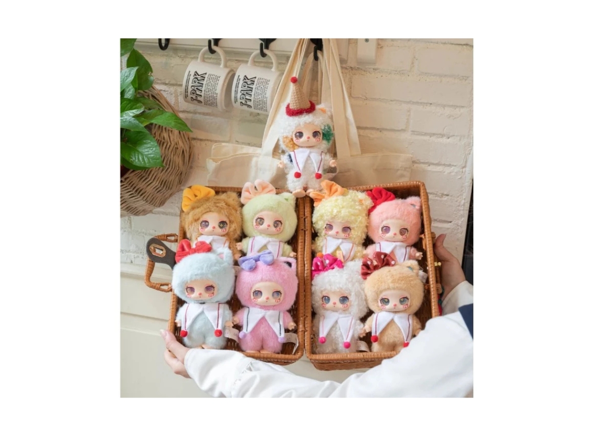 https://d2cva83hdk3bwc.cloudfront.net/liila-toys-v3-liila-lucky-cat-single-box-2.jpg