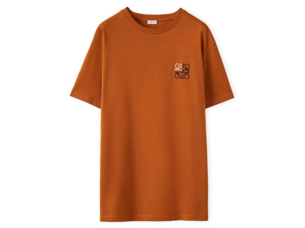 https://d2cva83hdk3bwc.cloudfront.net/loewe-anagram-cotton-t-shirt-rust-red-1.jpg