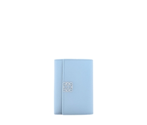 Loewe Anagram Small Vertical Wallet In Pebble Grain Calfskin With Palladium Metallic Dusty Blue