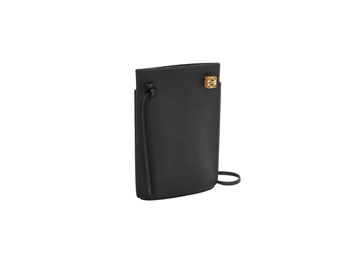 https://d2cva83hdk3bwc.cloudfront.net/loewe-dice-pocket-in-classic-calfskin-with-embossed-loewe-on-base-black-2.jpg