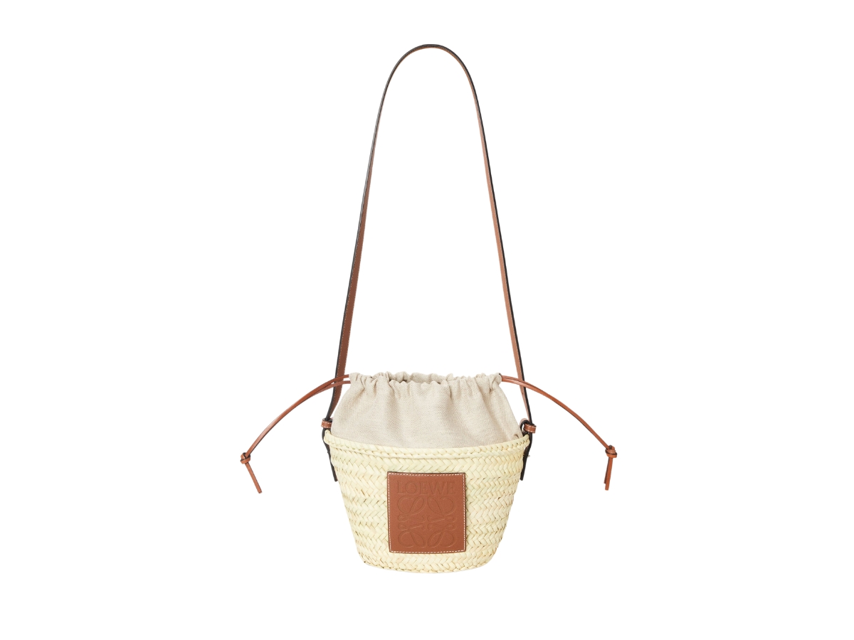 https://d2cva83hdk3bwc.cloudfront.net/loewe-drawstring-bucket-bag-in-palm-leaf-and-calfskin-with-palladium-metallic-colour-natural-tan-3.jpg