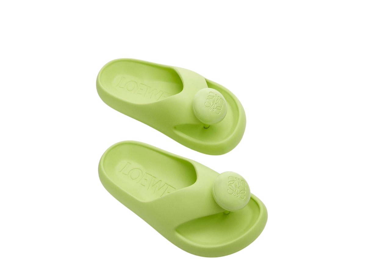 https://d2cva83hdk3bwc.cloudfront.net/loewe-foam-slide-in-light-foam-rubber-with-anagram-embossed-sole-lime-2.jpg