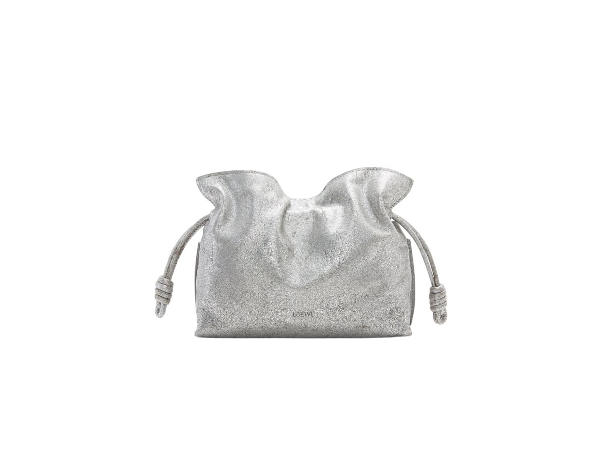 https://d2cva83hdk3bwc.cloudfront.net/loewe-mini-flamenco-clutch-mini-in-metallic-lambskin-silver-1.jpg