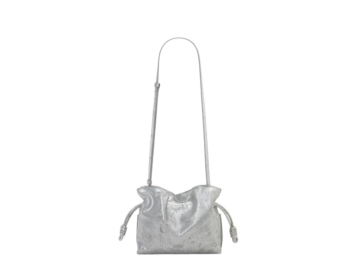 https://d2cva83hdk3bwc.cloudfront.net/loewe-mini-flamenco-clutch-mini-in-metallic-lambskin-silver-4.jpg