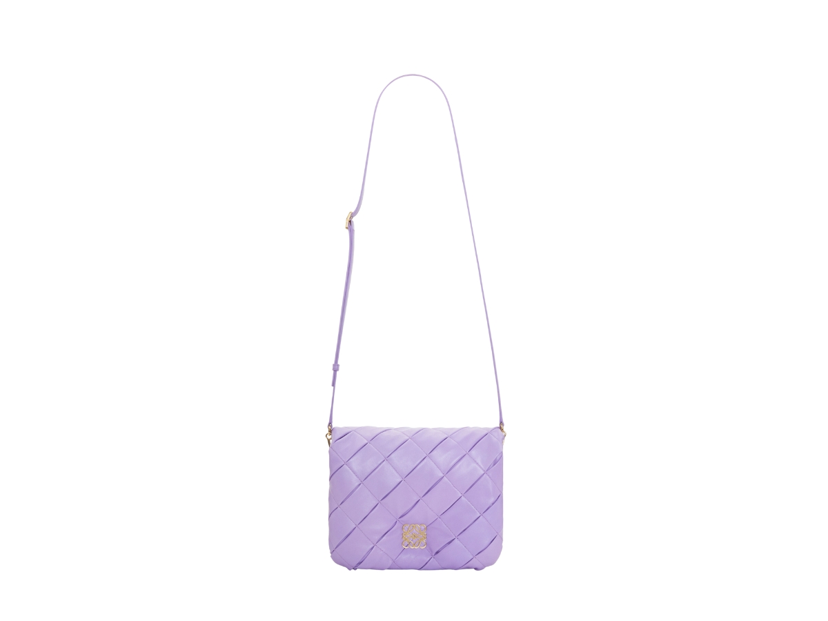 https://d2cva83hdk3bwc.cloudfront.net/loewe-puffer-goya-in-pleated-shiny-nappa-lambskin-with-gold-metallic-hardware-light-mauve-3.jpg