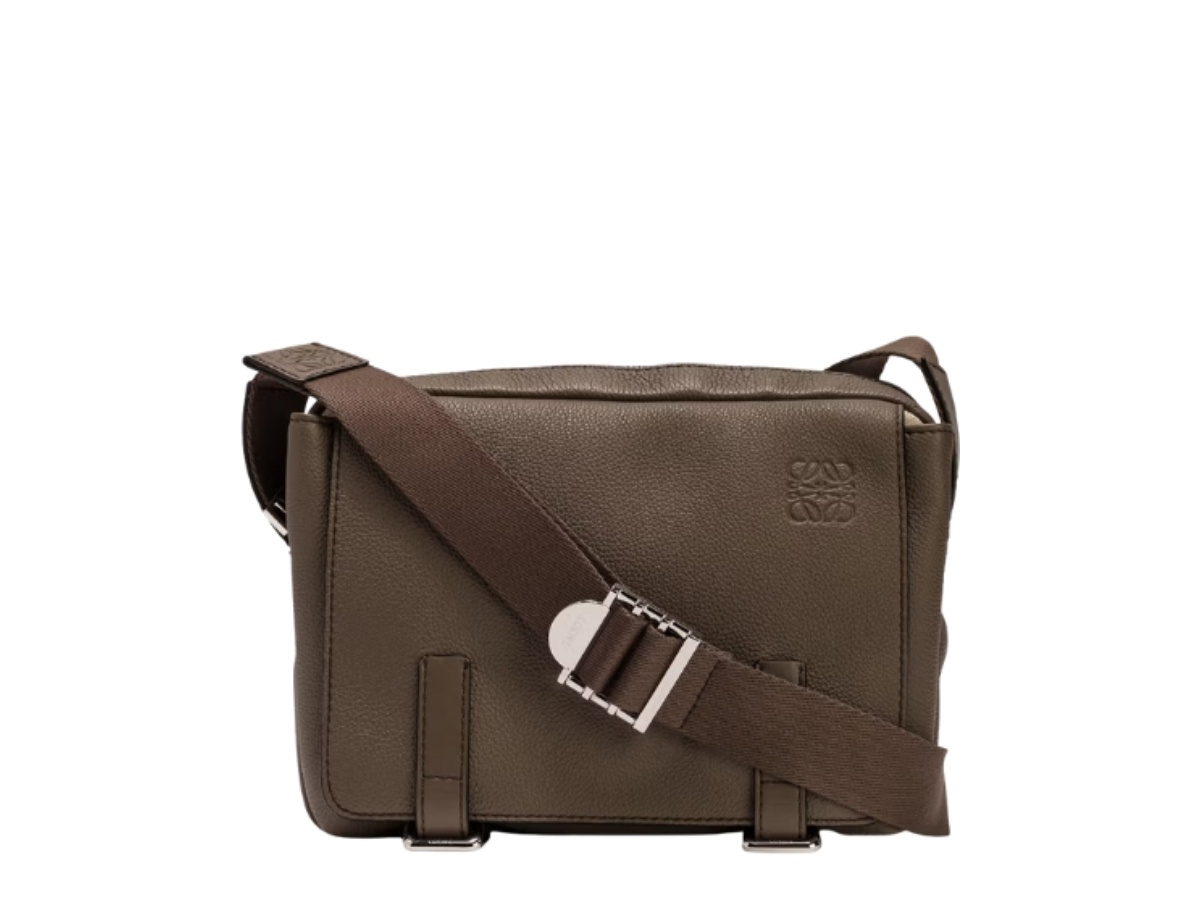 https://d2cva83hdk3bwc.cloudfront.net/loewe-sbblmmxbdm-loewe-military-messenger-xs-bag-dark-moss-1.jpg