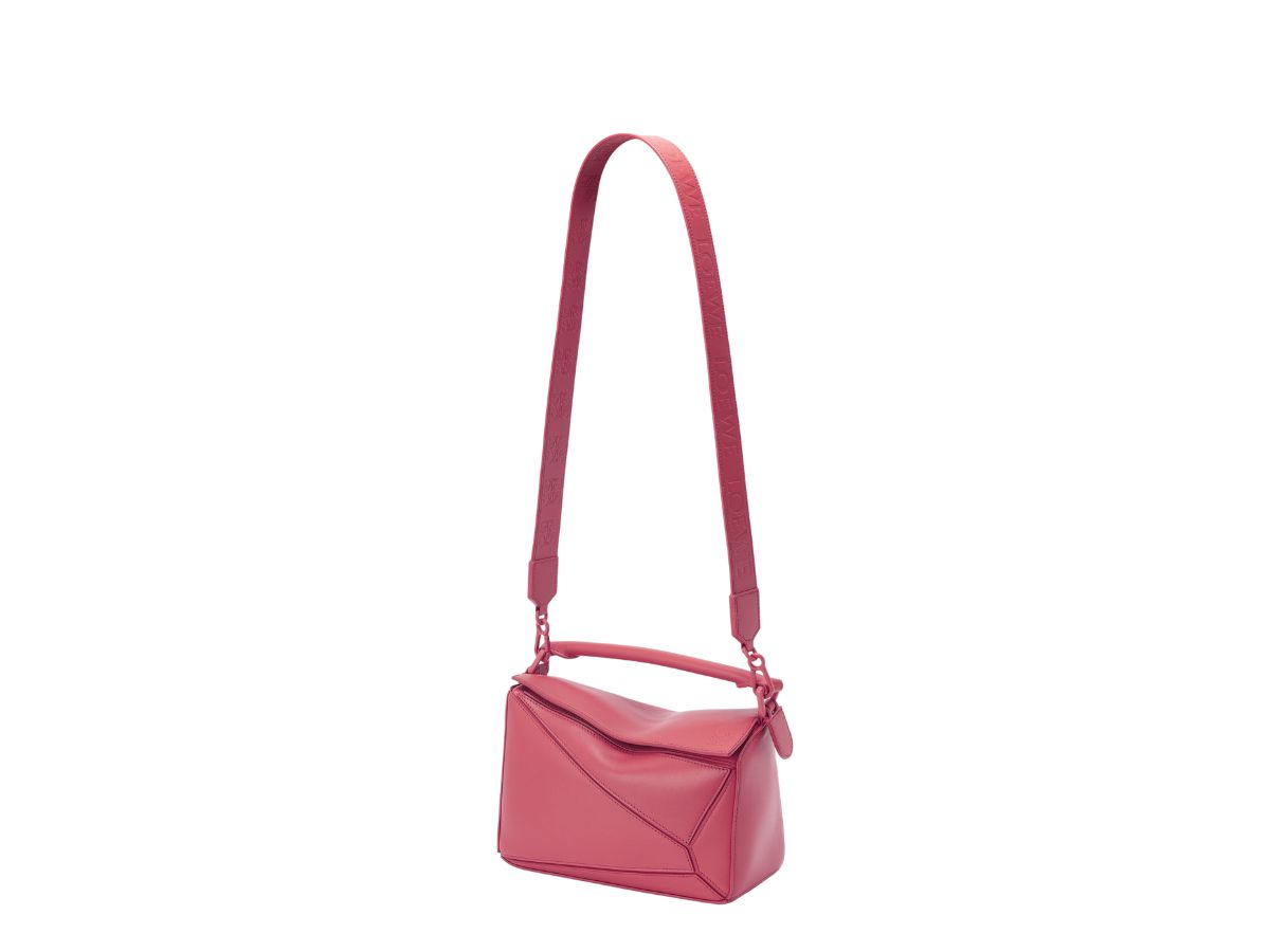 https://d2cva83hdk3bwc.cloudfront.net/loewe-small-puzzle-bag-in-satin-calfskin-plumrose-3.jpg