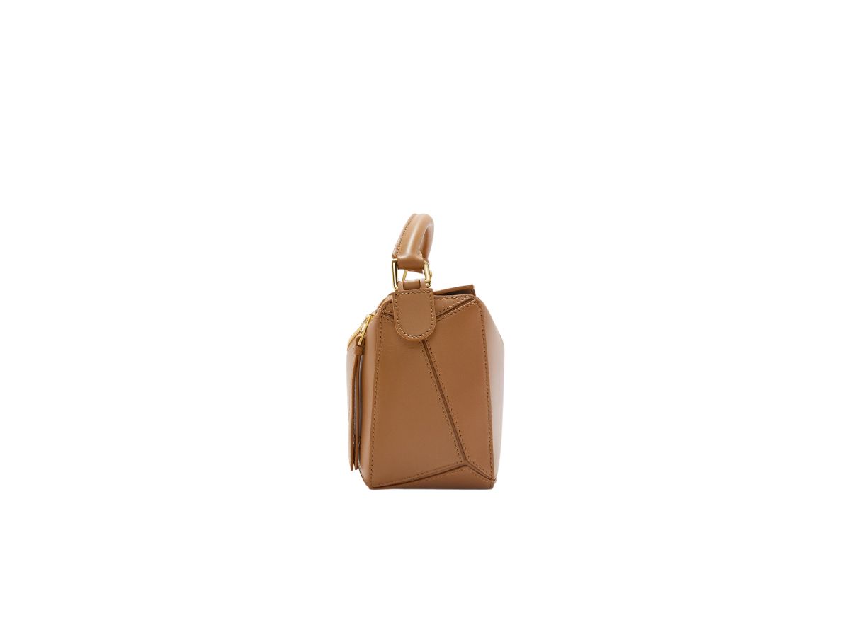 https://d2cva83hdk3bwc.cloudfront.net/loewe-small-puzzle-bag-in-satin-calfskin-with-gold-metallic-oak-3.jpg