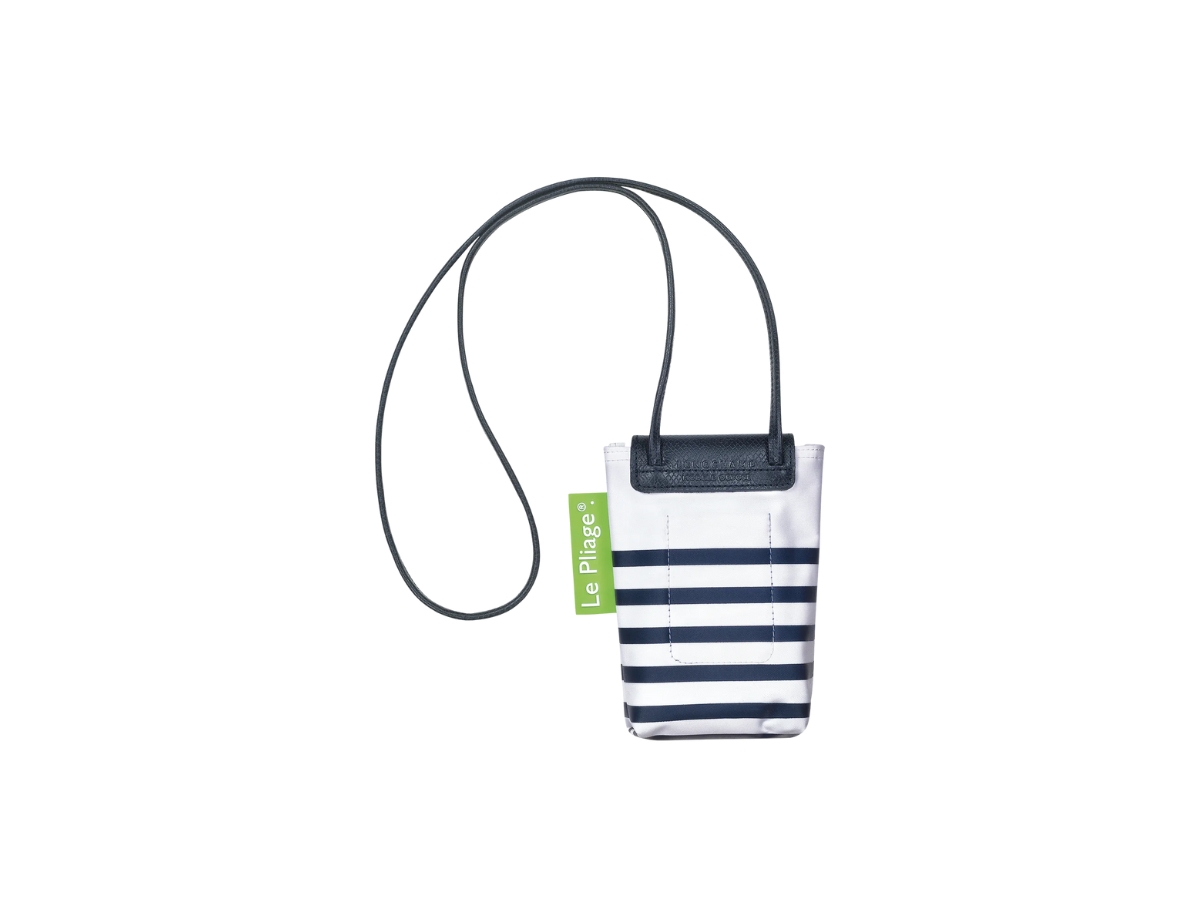 https://d2cva83hdk3bwc.cloudfront.net/longchamp-le-pliage-collection-phone-case-navy-white-2.jpg
