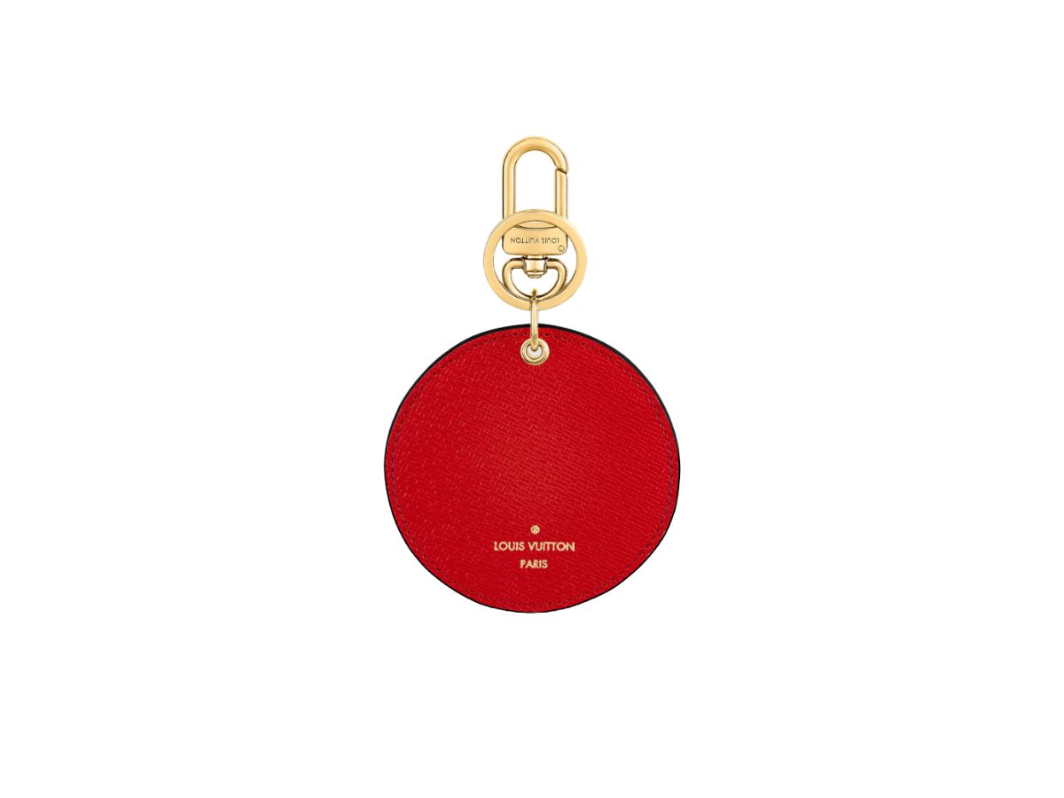 https://d2cva83hdk3bwc.cloudfront.net/louis-vuitton-illustre-vivienne-funfair-xmas-bag-charm-and-key-holder-2.jpg