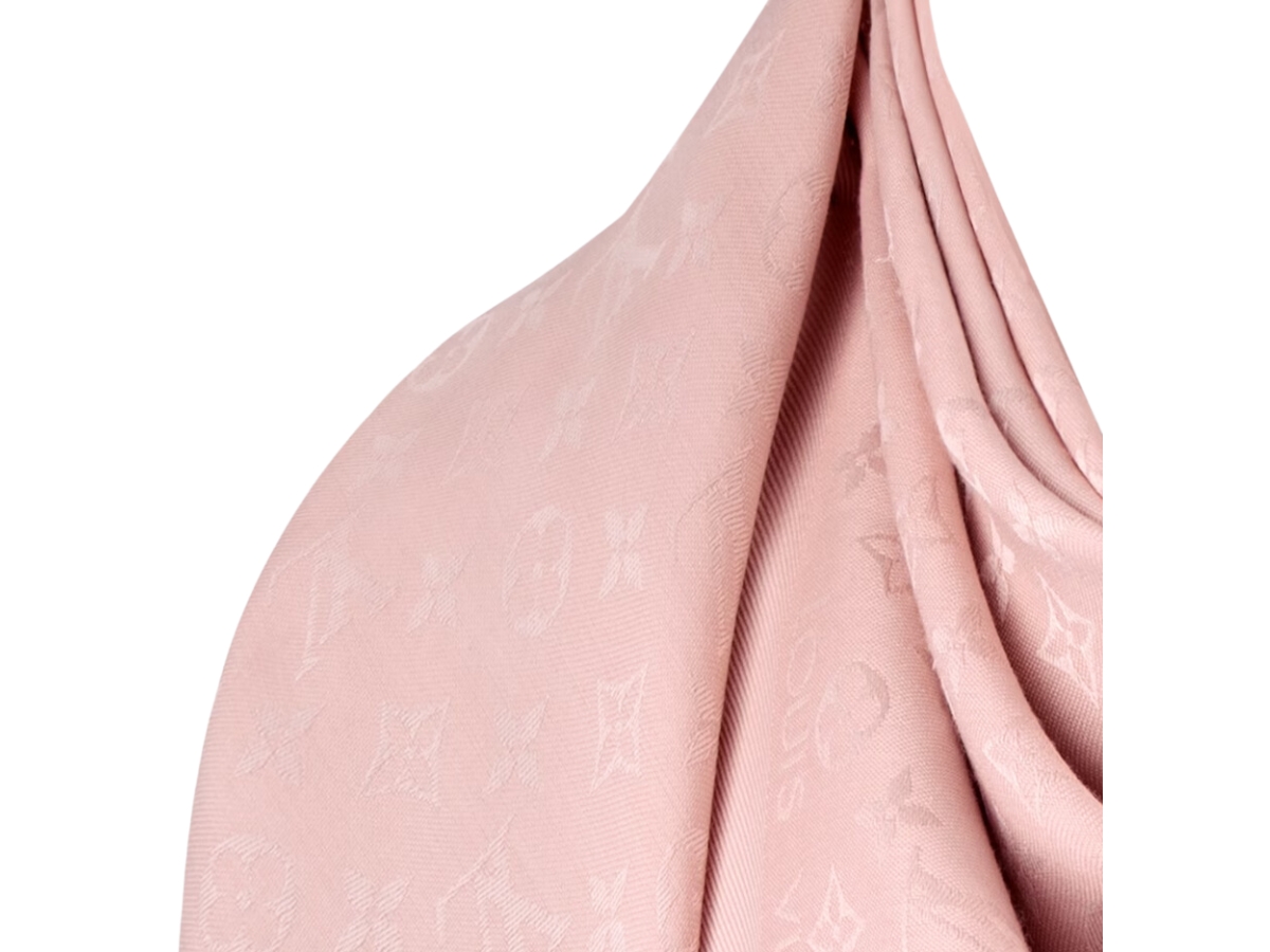 https://d2cva83hdk3bwc.cloudfront.net/louis-vuitton-monogram-classic-shawl-in-rose-poudre-2.jpg
