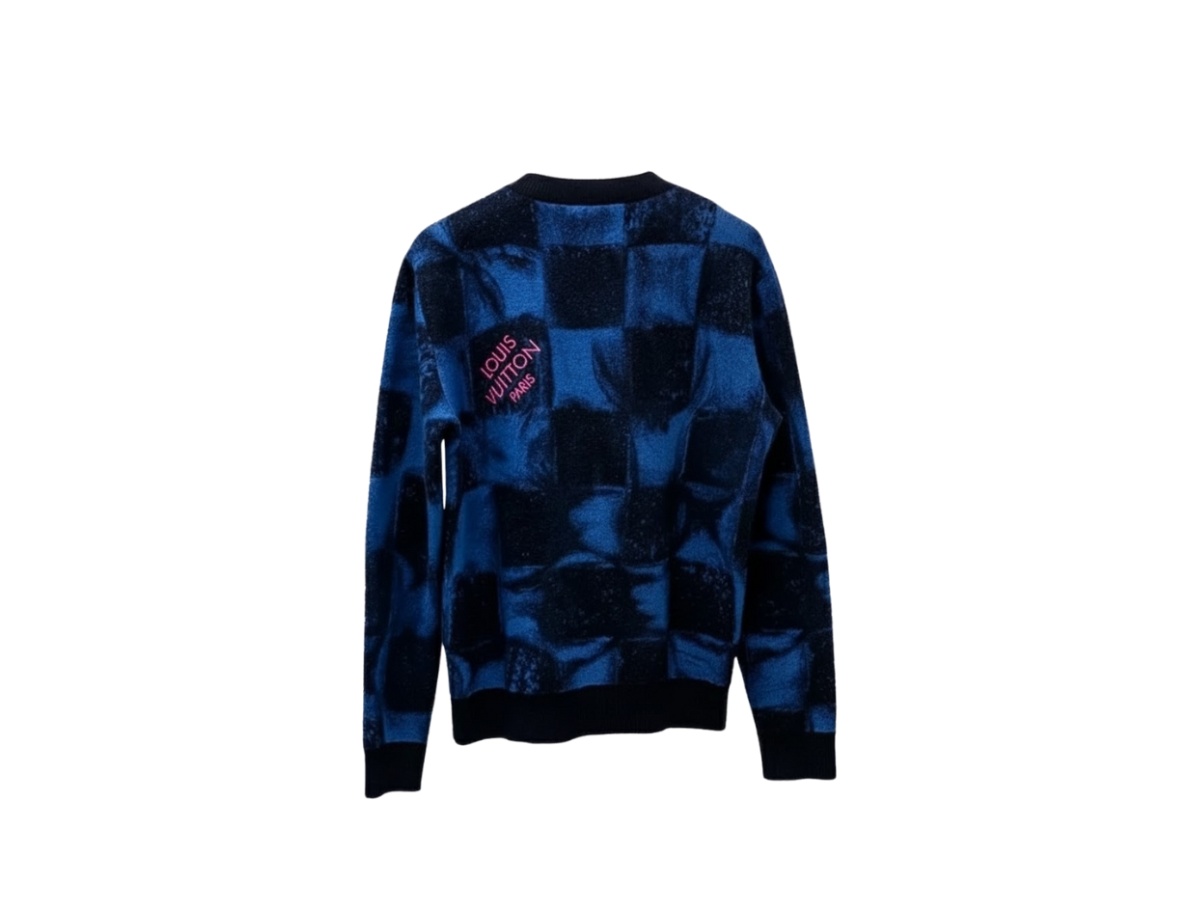 https://d2cva83hdk3bwc.cloudfront.net/lv-lsalvbdsps-louis-vuitton-blue-damier-salt-print-sweater-2.jpg
