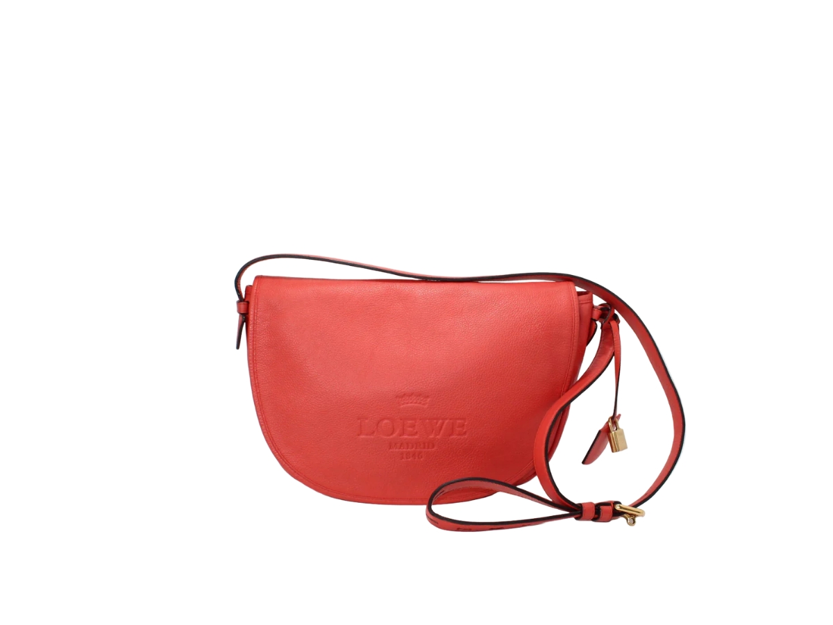 https://d2cva83hdk3bwc.cloudfront.net/lw-sbblhsr-loewe-heritage-satchel-red-1.jpg