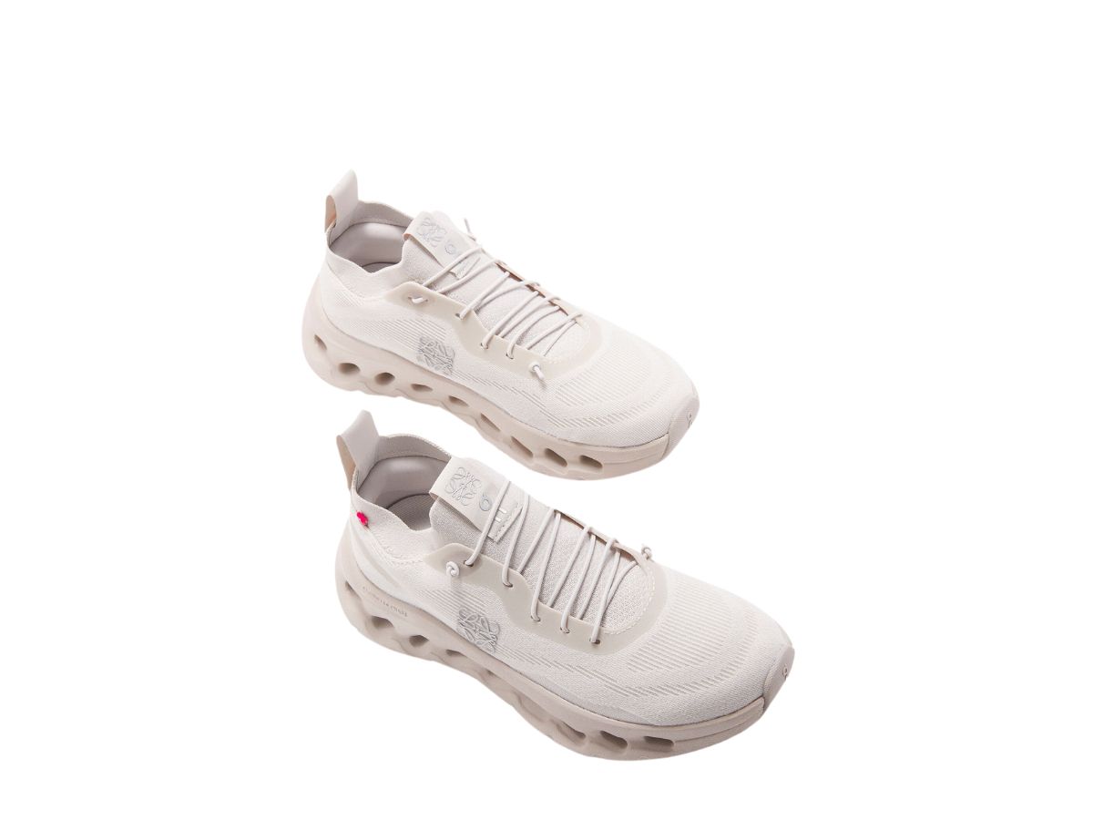 https://d2cva83hdk3bwc.cloudfront.net/m929282x15-2150-loewe-x-on-running-cloudtilt-sand-3.jpg