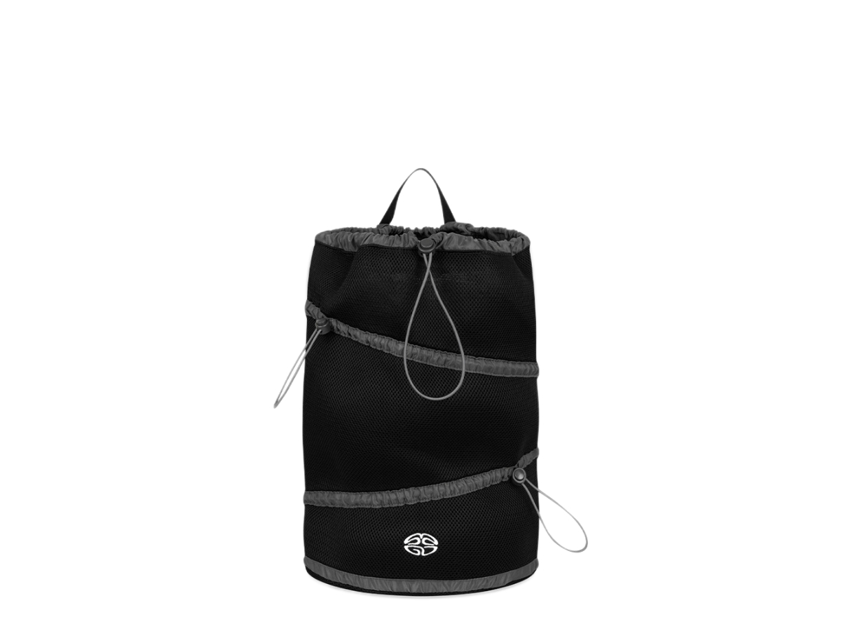 https://d2cva83hdk3bwc.cloudfront.net/mahagrid-air-mesh-gym-sack-black-3.jpg