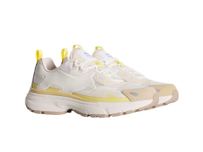 https://d2cva83hdk3bwc.cloudfront.net/maison-kitsune_maison-kitsune-sora-runner-kiss-tournesol-latte-2.jpg