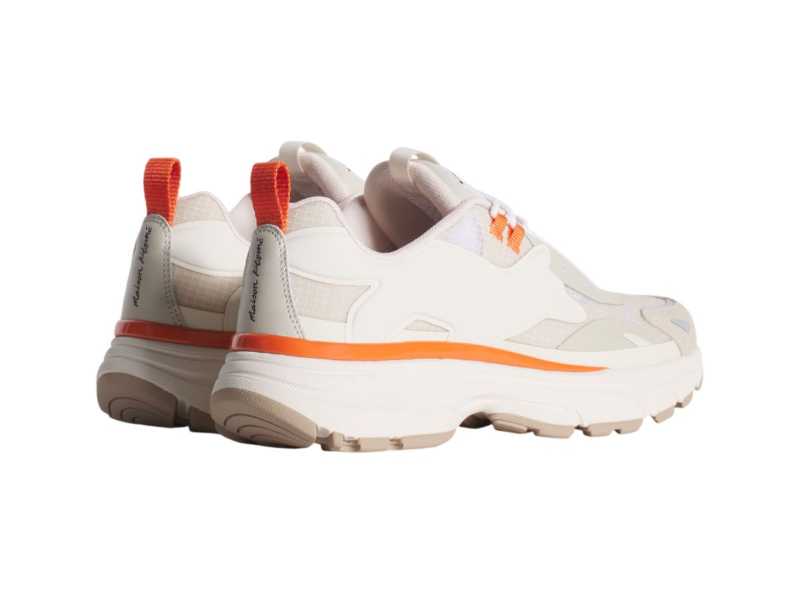 https://d2cva83hdk3bwc.cloudfront.net/maison-kitsune_maison-kitsune-sora-runner-marigold-red-paper-3.jpg