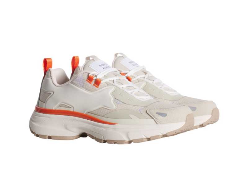 https://d2cva83hdk3bwc.cloudfront.net/maison-kitsune_maison-kitsune-sora-runner-marigold-red-paper-women-2.jpg