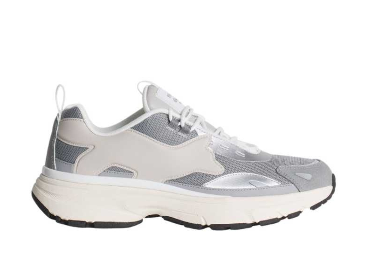 https://d2cva83hdk3bwc.cloudfront.net/maison-kitsune_maison-kitsune-sora-runner-silver-patina-1.jpg